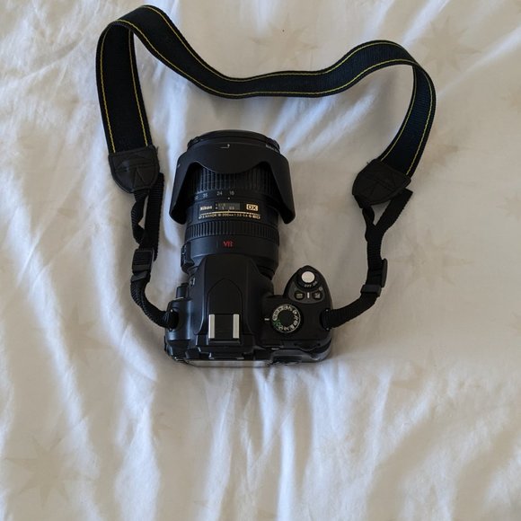Nikon D40 with 18-200mm lens and camera bag EUC - Picture 8 of 16